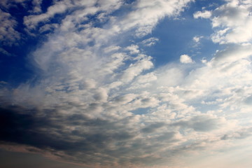 Obraz premium wolkenblaurosa1