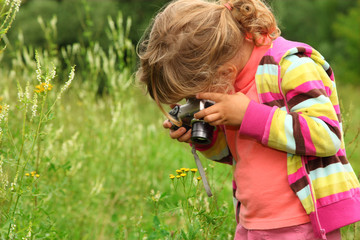 little girl  photographs outdoor