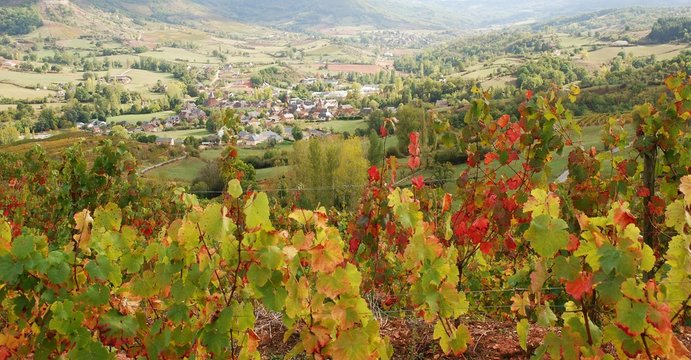 Village dans la vall&eacute;e