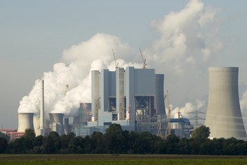 Kraftwerk Neurath mit Neubau