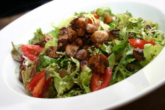 Salat mit Champignons