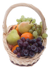 Obstkorb mit verschiedenen Früchten