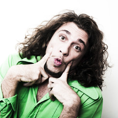 jeune homme maniéré