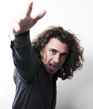 jeune homme attitude m&eacute;prisant