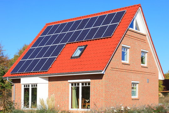 Energiespar - Haus Solardach Sonnenenergie Deutschland
