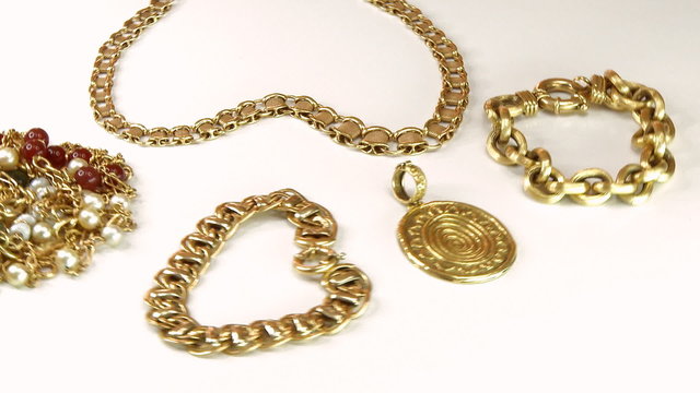 Pieces jewelry in gold rotating