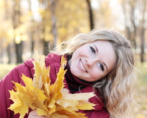 girl in autumn park