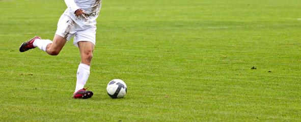Obraz premium Soccer player running after the ball