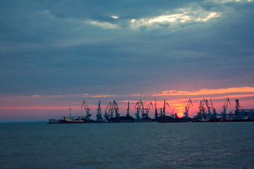 Naklejka premium Port on sunset