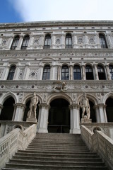 escalier dans la cour du Palais des Doges-Venise