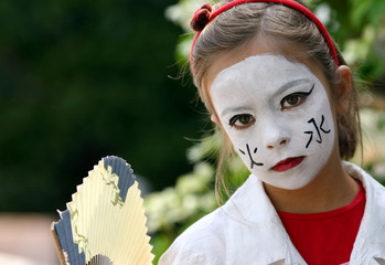 déguisée en petite asiatique