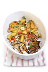 Gebackene Kartoffeln und Aubergine