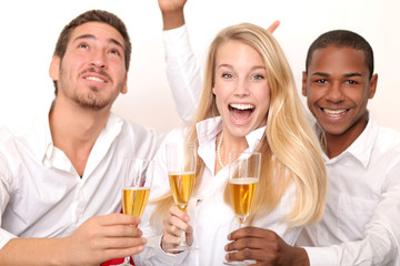 freunde machen zuhause party