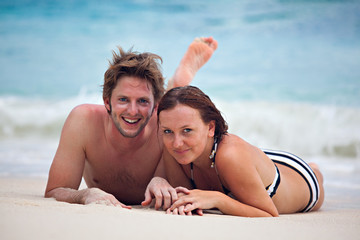 Fototapeta premium happy honeymoon couple on the beach