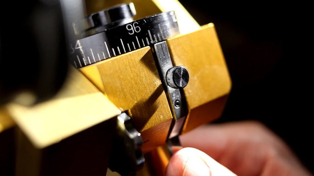 Precision instrument for jewel measure