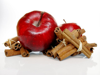 red delicious apples with stick cinnamon