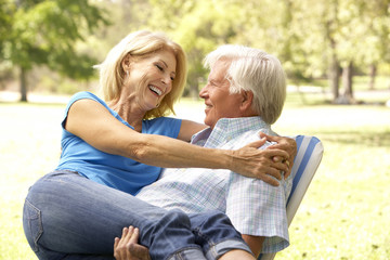 Fototapeta premium Portrait Of Senior Couple Enjoying Day In Park