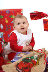 Baby mit Geschenke