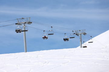 Fototapeta premium remonte en haut de la piste