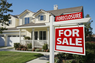 Fototapeta premium Foreclosure Home For Sale Sign and House