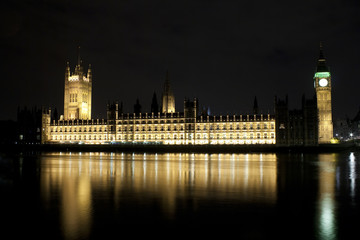 Fototapeta na wymiar The Big Ben and the Parliament illuminated at night