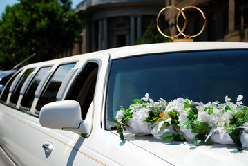 White wedding limousine with flowers - obrazy, fototapety, plakaty