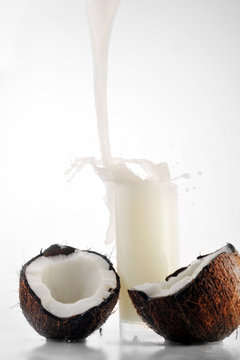 coconut juice pour in glass
