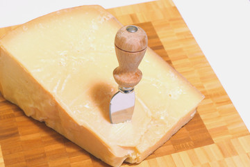 formaggio grana su tagliere 8