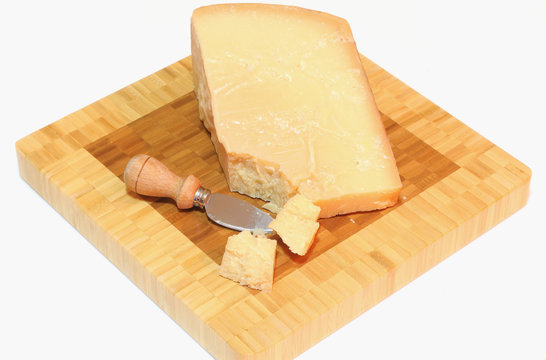 formaggio grana su tagliere 2