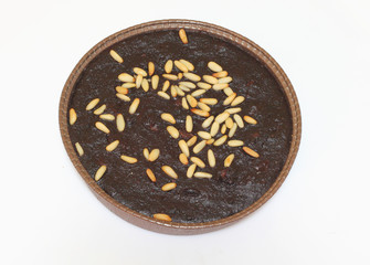 torta intera al cioccolato e pinoli 2