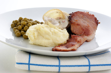 mashed potato with bacon, onion and organic pea