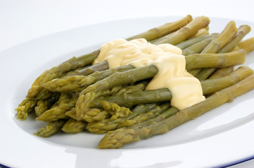 tender organic asparagus with sause hollandaise