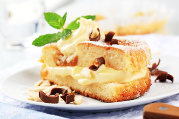 Sponge cake with pudding cream