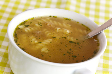 Nudelsuppe mit Fleischbällchen
