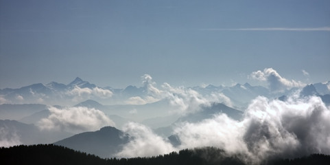 wolkenmeer in den alpen