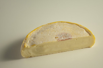 Reblochon; Mold Cheese
