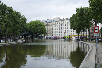 Fototapeta na wymiar Canal Saint Martin