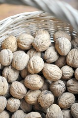 Walnüsse in einem Korb