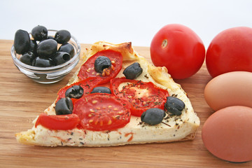 Quiche mit Ziegenfrischkäse, Tomaten und Oliven