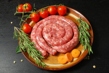 salsiccia di suino in piatto