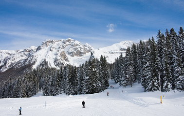 Fototapeta na wymiar Ośrodek narciarski Madonna di Campiglio. Włochy