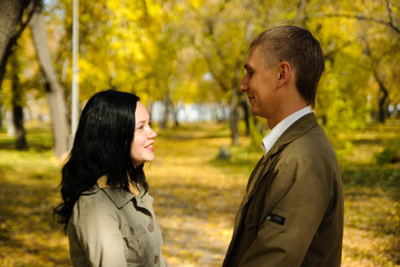 Fototapeta premium young couple walking in the park