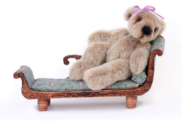 osito de peluche en chaise longe