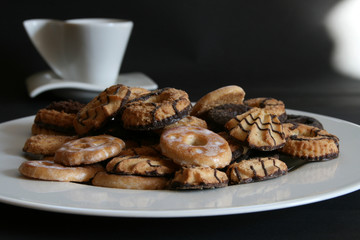 feines Gebäck mit Kaffee