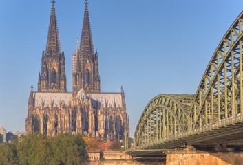 Kölner Dom, Hohenzollernbrücke