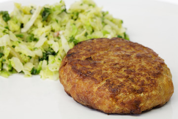 Frikadelle mit Wirsinggemüse