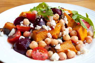 Salad with Chickpeas and Vegetables