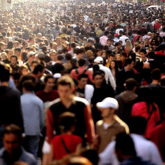 an image of people walking in rush hour