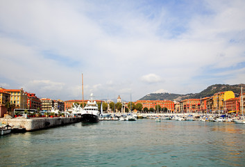 Fototapeta premium The harbor in the city of Nice