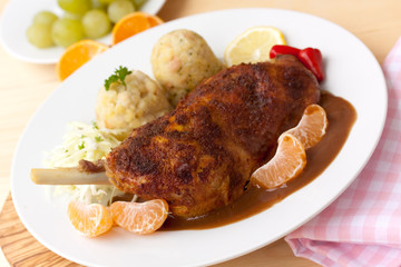 Gänsekeule mit Sosse,Knödeln-gebraten